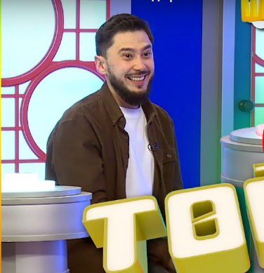 Танылган алып баручы белән популяр җырчы көч сынаша