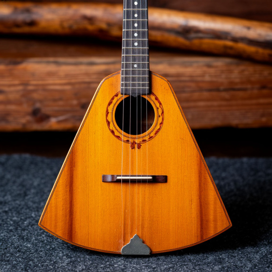 Балалайка һәм халык уен кораллары көне