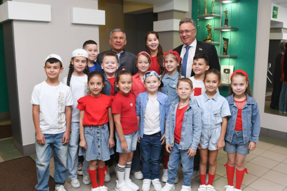 «ШАЯН ТВ» балалары Рөстәм Миңнехановны каршы алды