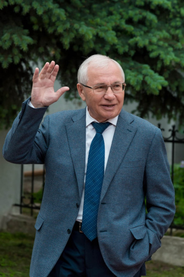 Разил Вәлиев иҗаты мәңгелек!