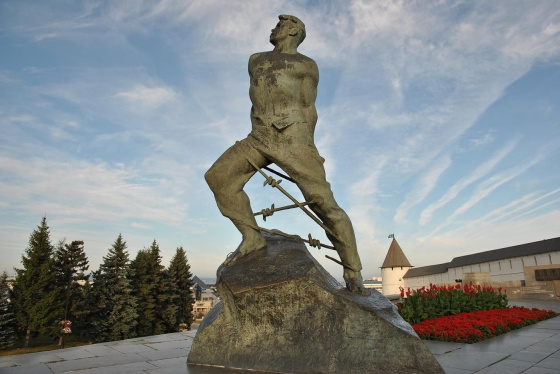 Казан — тарихи урыннар һәм һәйкәлләр