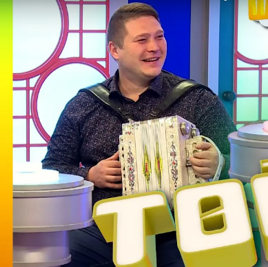 Атаклы әтиле-уллы гармунчыларның кайсы җиңәр?