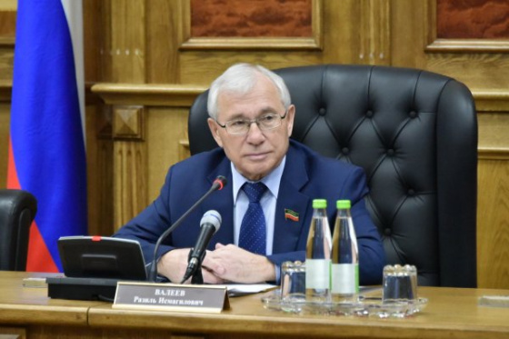 Разил Вәлиев: «Бөтен өмет - яшьләрдә»