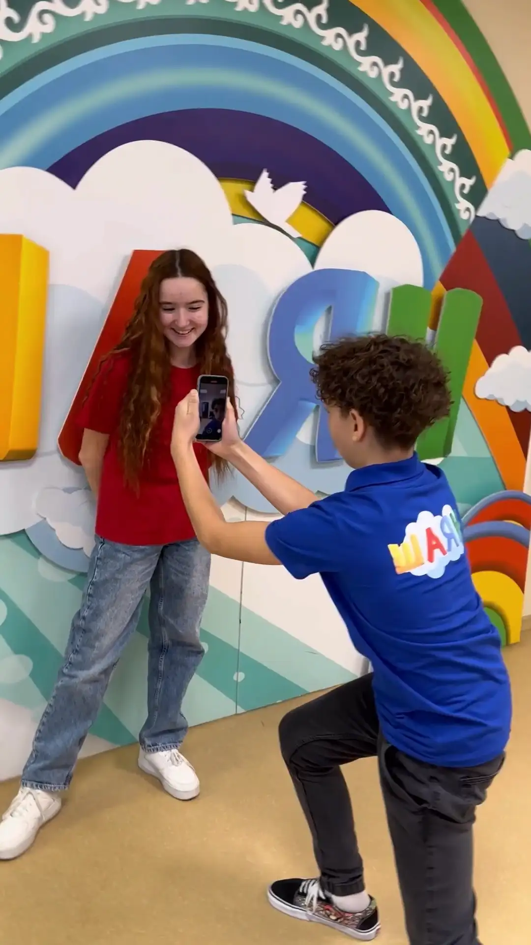 Кызлар фотога төшерергә сорагач