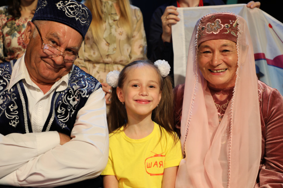 Кунакларны каршы алырга