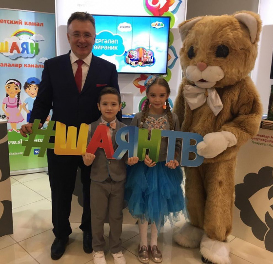 Күргәзмәдә Рөстәм абый белән очраштык.